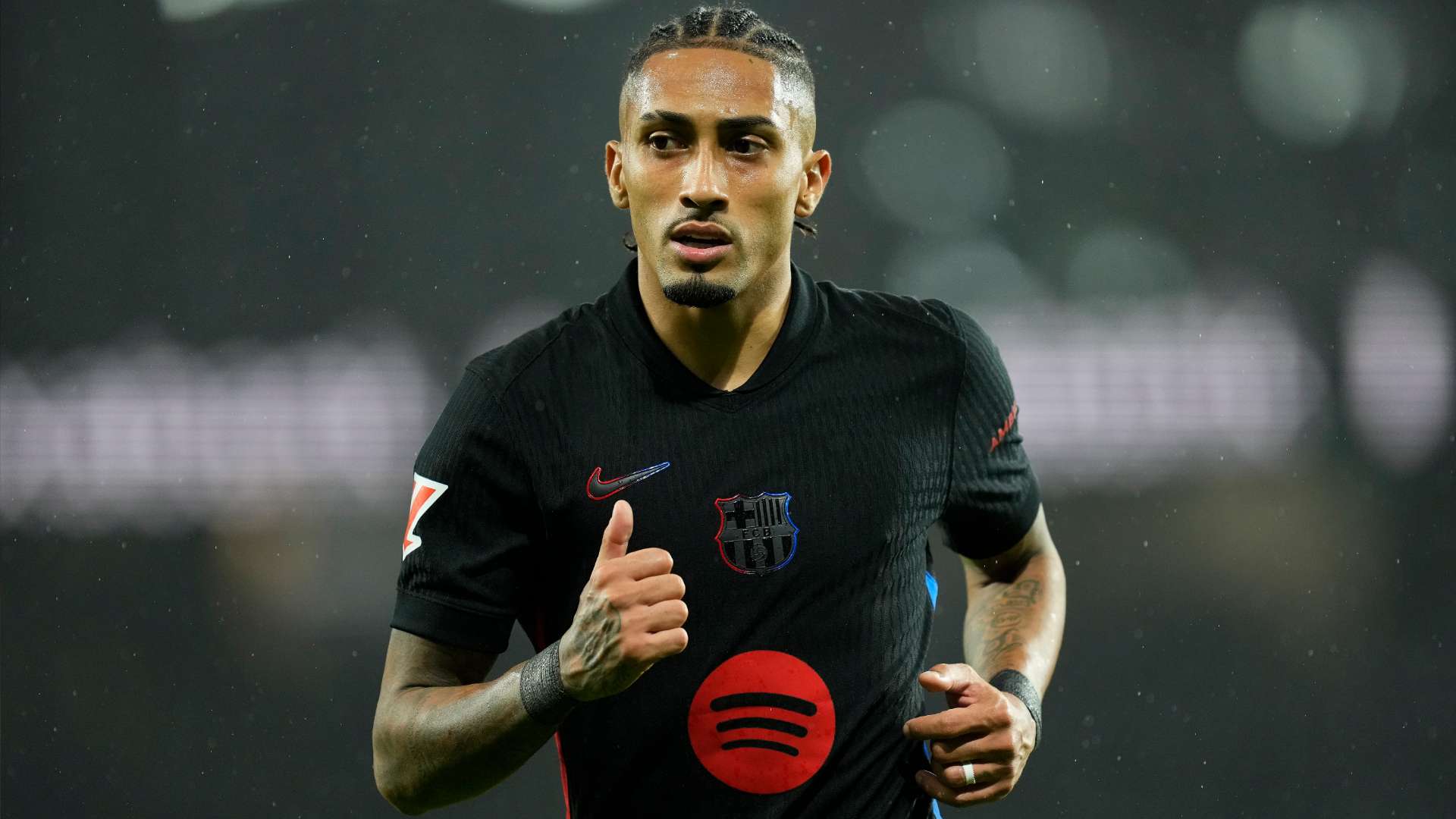 手比分胶着 手比分胶着